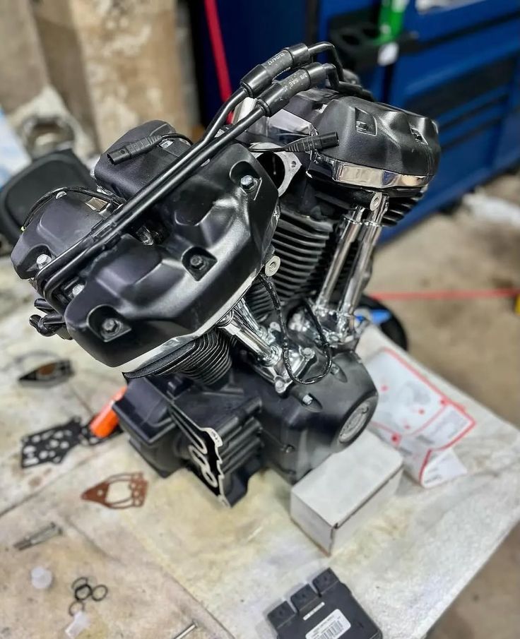 eng22 Harley Softail MILWAUKEE EIGHT M8 114 - Image 1
